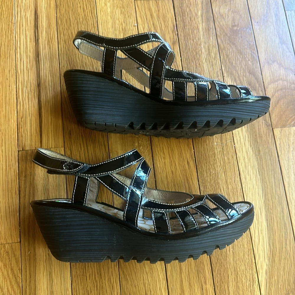 Fly London Yuma Sandal size 39/8 - Picture 2 of 7